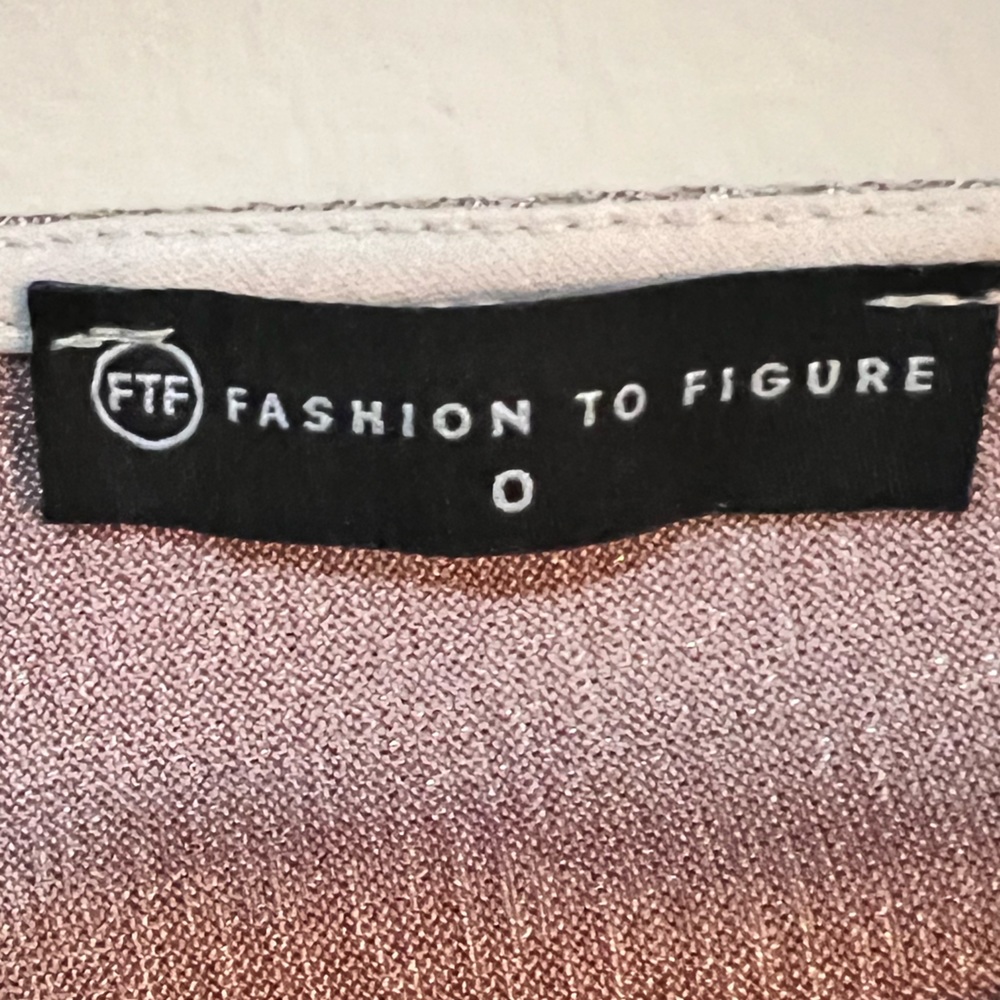 FASHION TO FIGURE DRESS - Picture 2 of 4